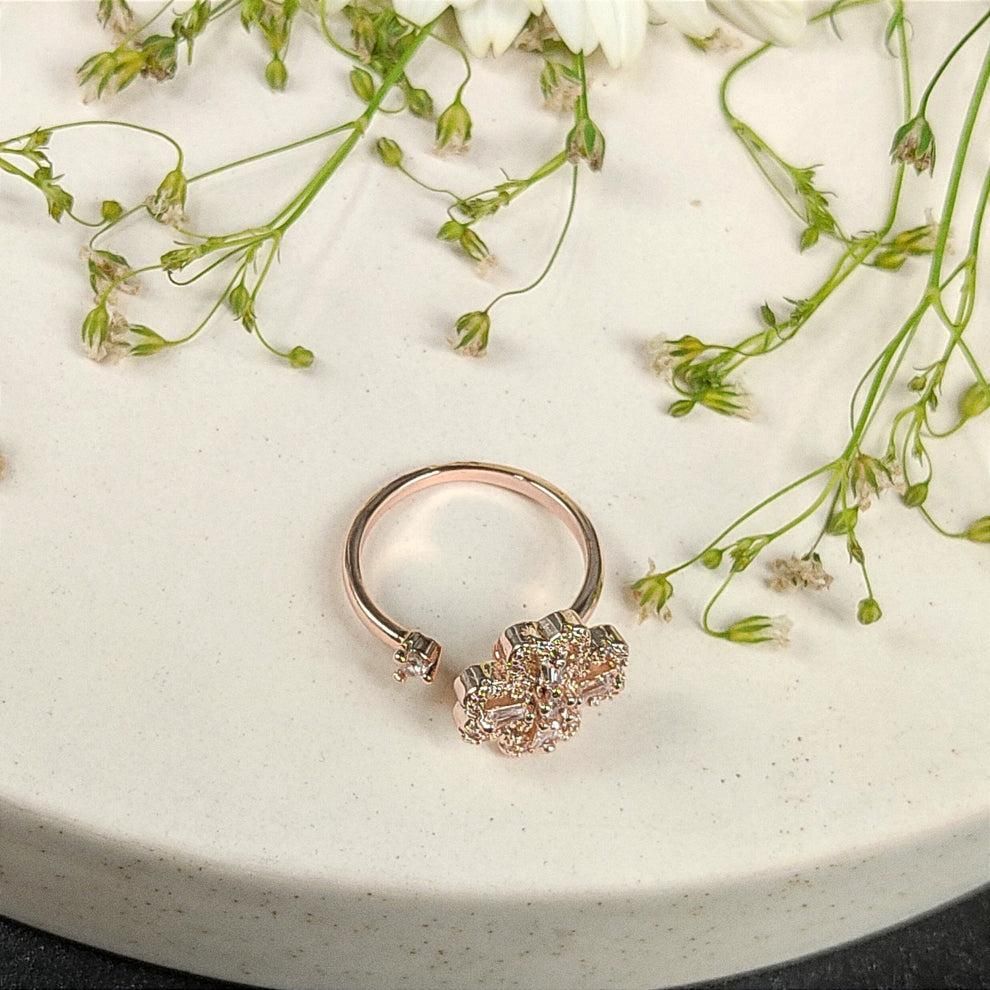 Attract Luck and Elegance with the Four Leaf Clover Spinning Gold Ring