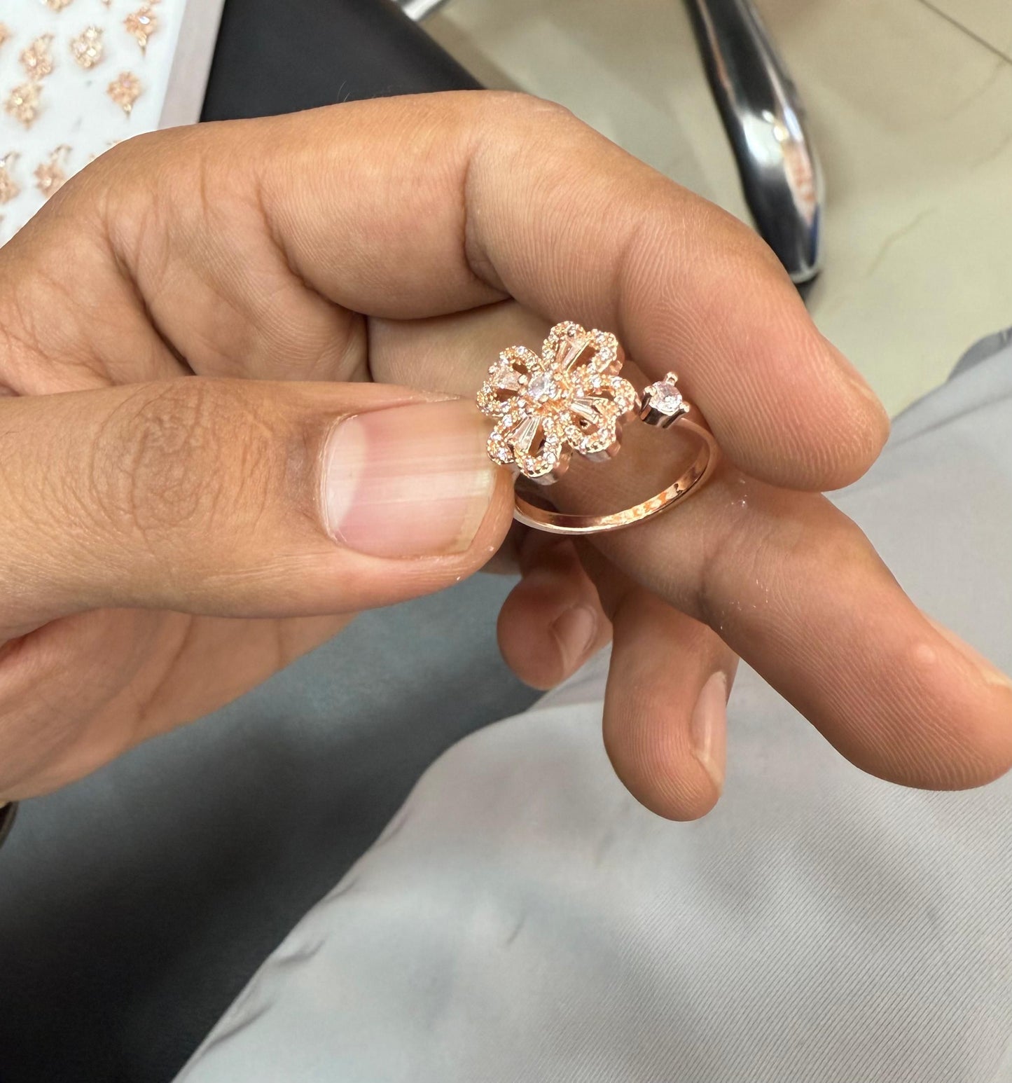 Attract Luck and Elegance with the Four Leaf Clover Spinning Gold Ring